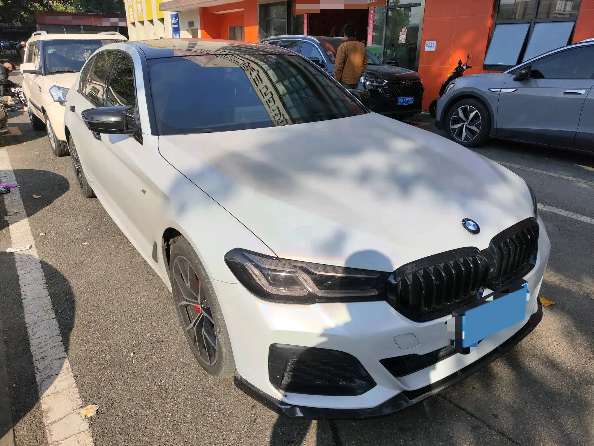 2021 BMW 5 thumbnail 4