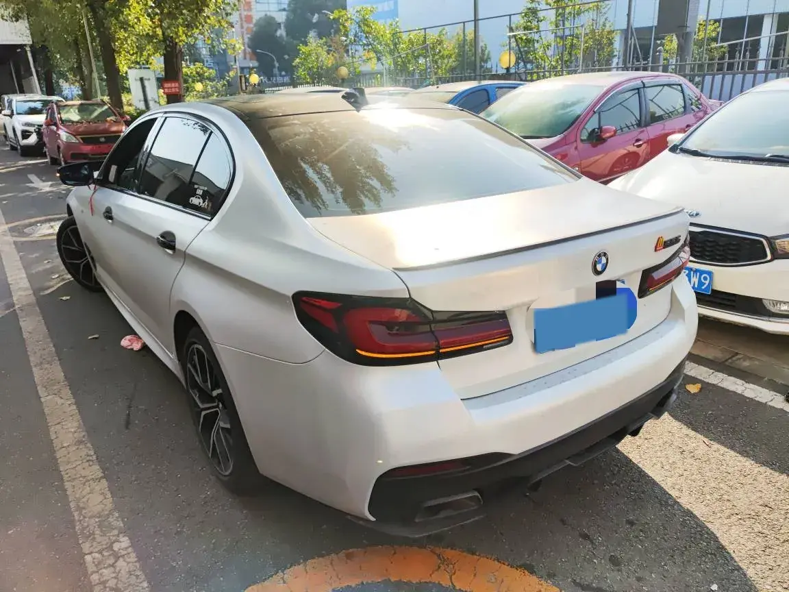 2021 BMW 5 thumbnail 3