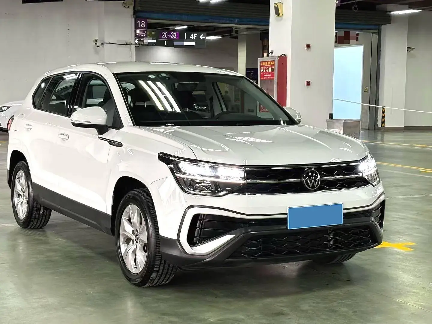 2023 VOLKSWAGEN THARU thumbnail 3