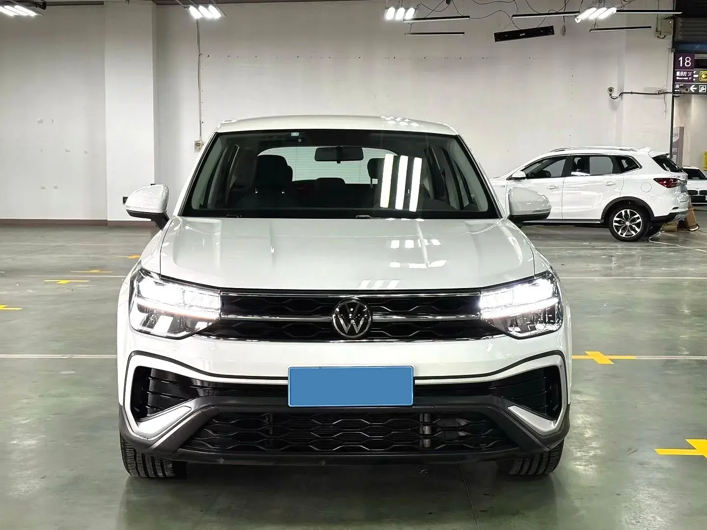 2023 VOLKSWAGEN THARU thumbnail 2