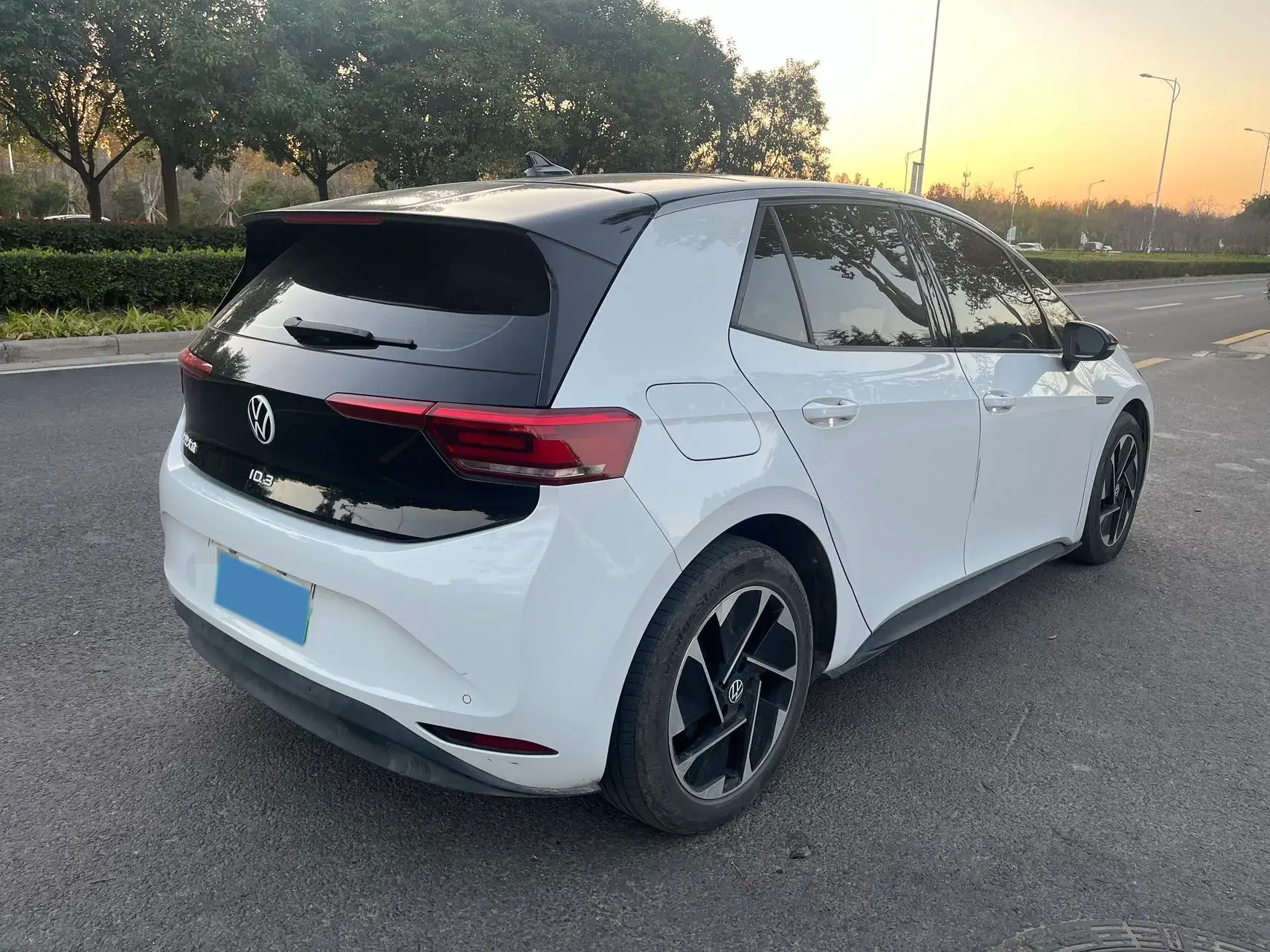 2024 VOLKSWAGEN ID.3 thumbnail 4