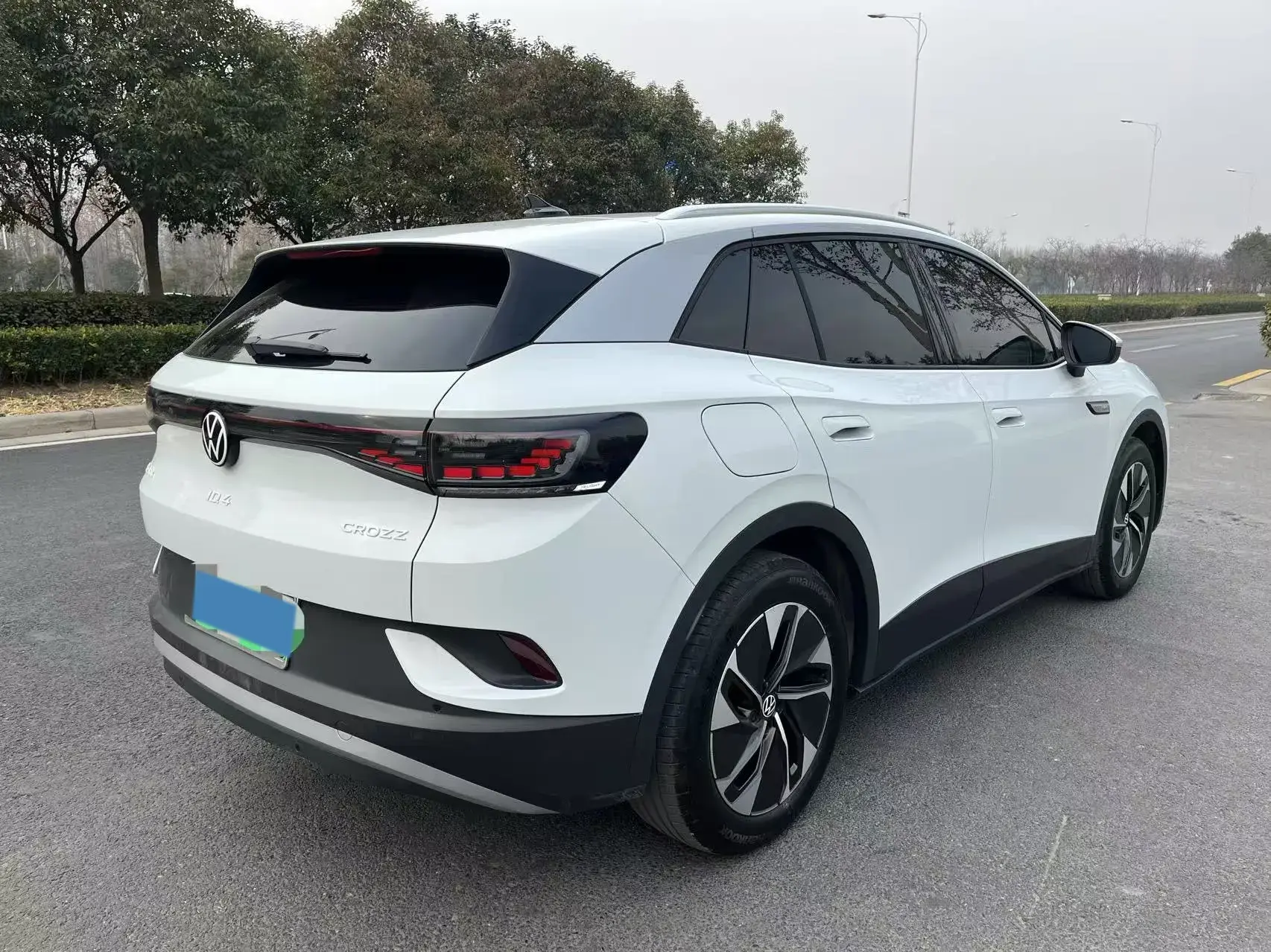 2025 VOLKSWAGEN ID.4 thumbnail 4