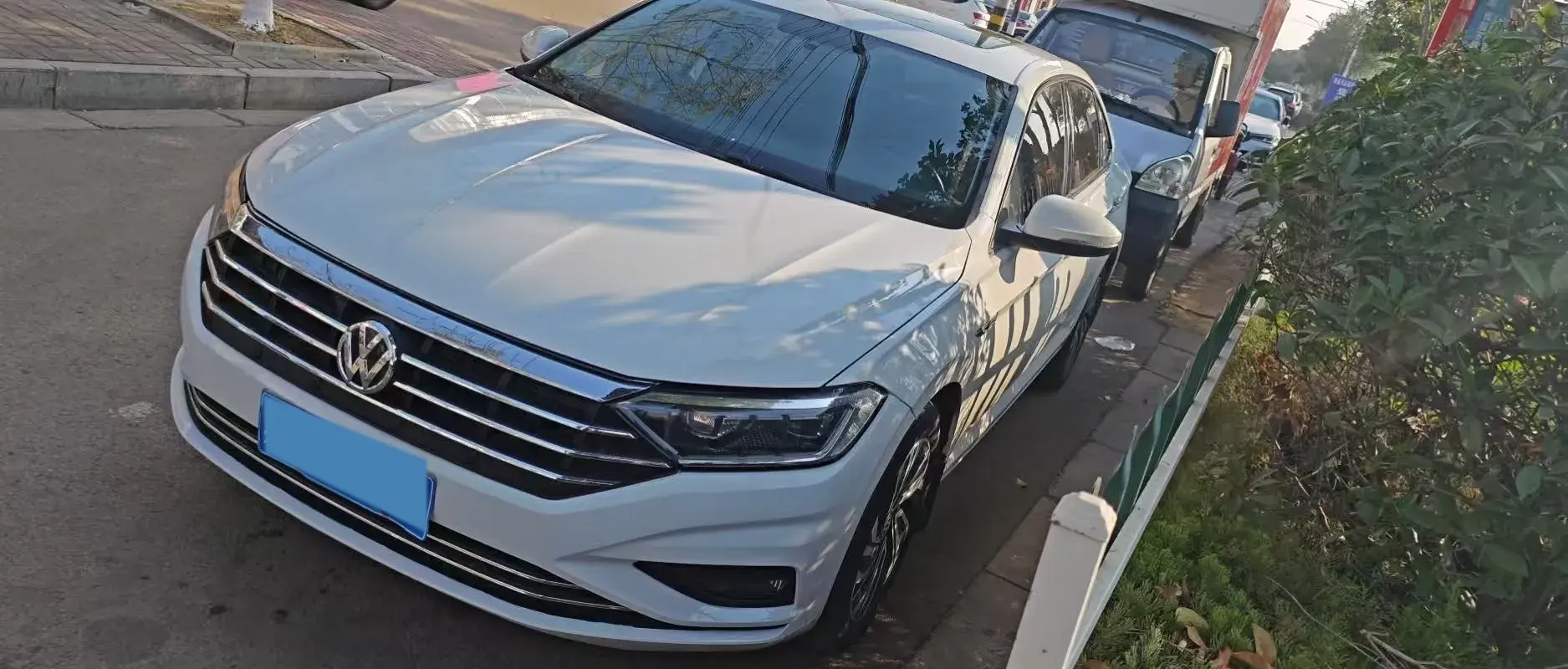 2022 VOLKSWAGEN SAGITAR thumbnail 2