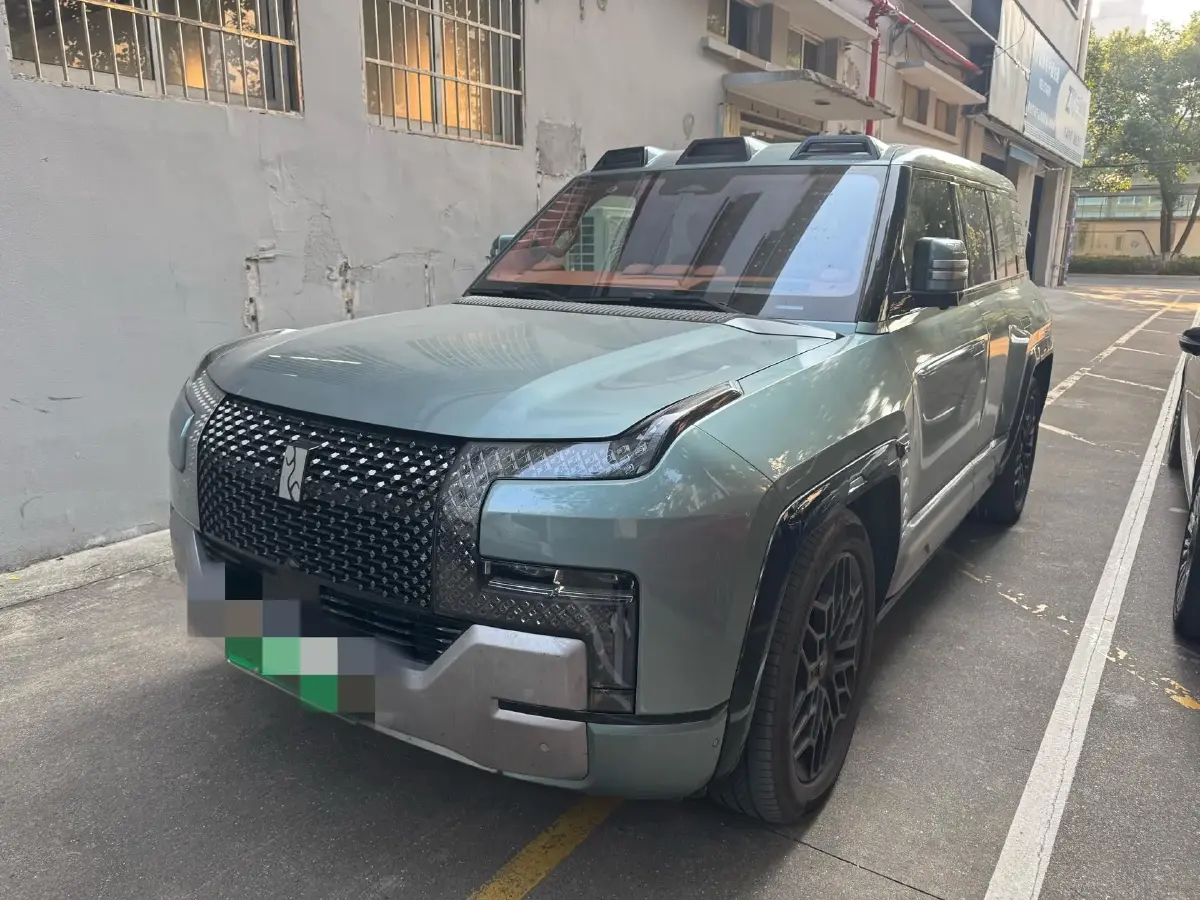 2023 YangWang U8 2.0T 272HP L4 REEV 49.05KWH