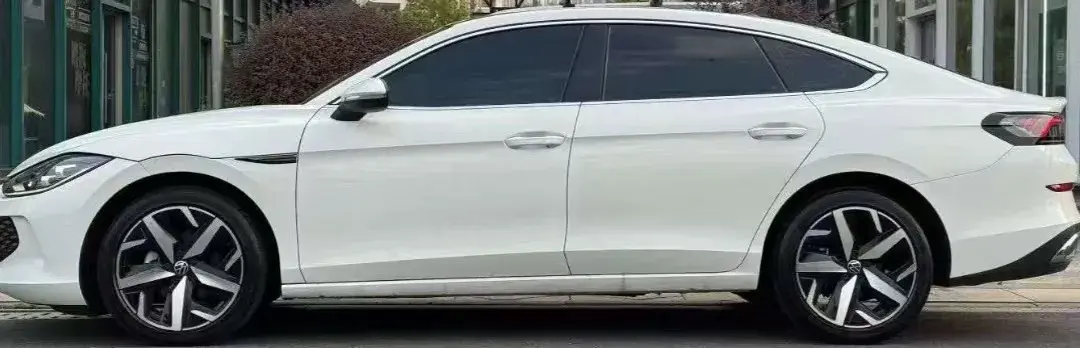 2023 VOLKSWAGEN LAMANDO thumbnail 3