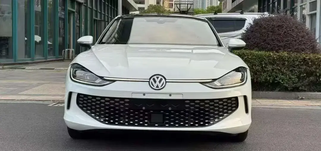 2023 VOLKSWAGEN LAMANDO thumbnail 2