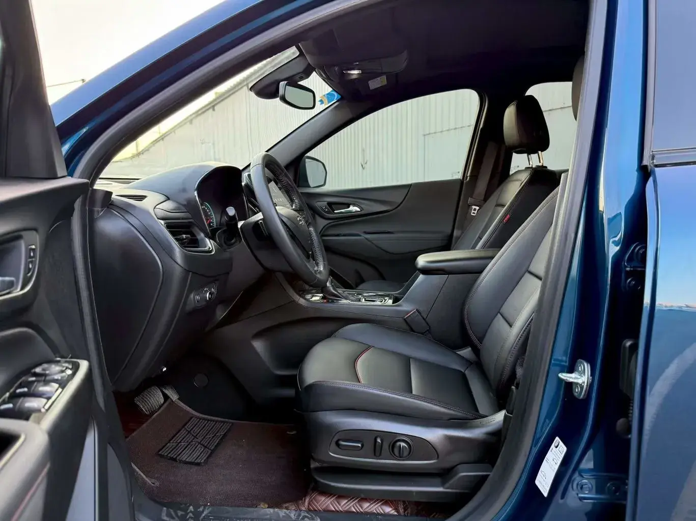 2022 CHEVROLET EQUINOX thumbnail 4