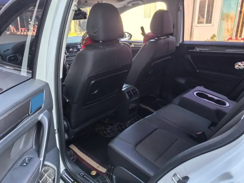 2018 VOLKSWAGEN GOLF thumbnail 3