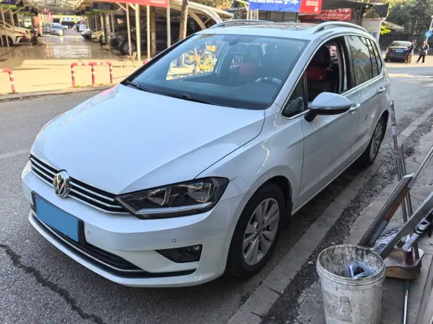 2018 VOLKSWAGEN GOLF view 1
