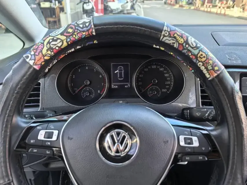 2018 VOLKSWAGEN GOLF thumbnail 4