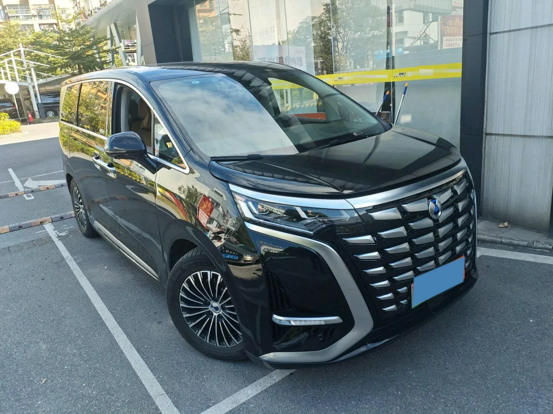 2022 DENZA D9 thumbnail 3