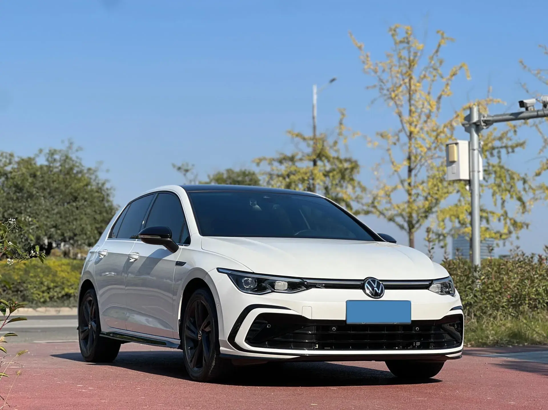 2021 VOLKSWAGEN GOLF thumbnail 2