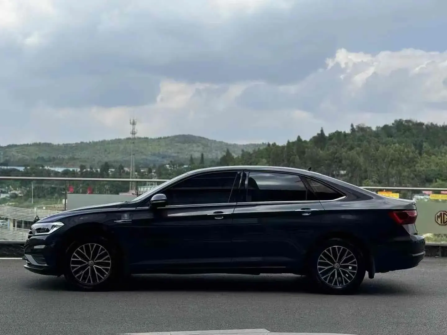 2021 VOLKSWAGEN SAGITAR thumbnail 2