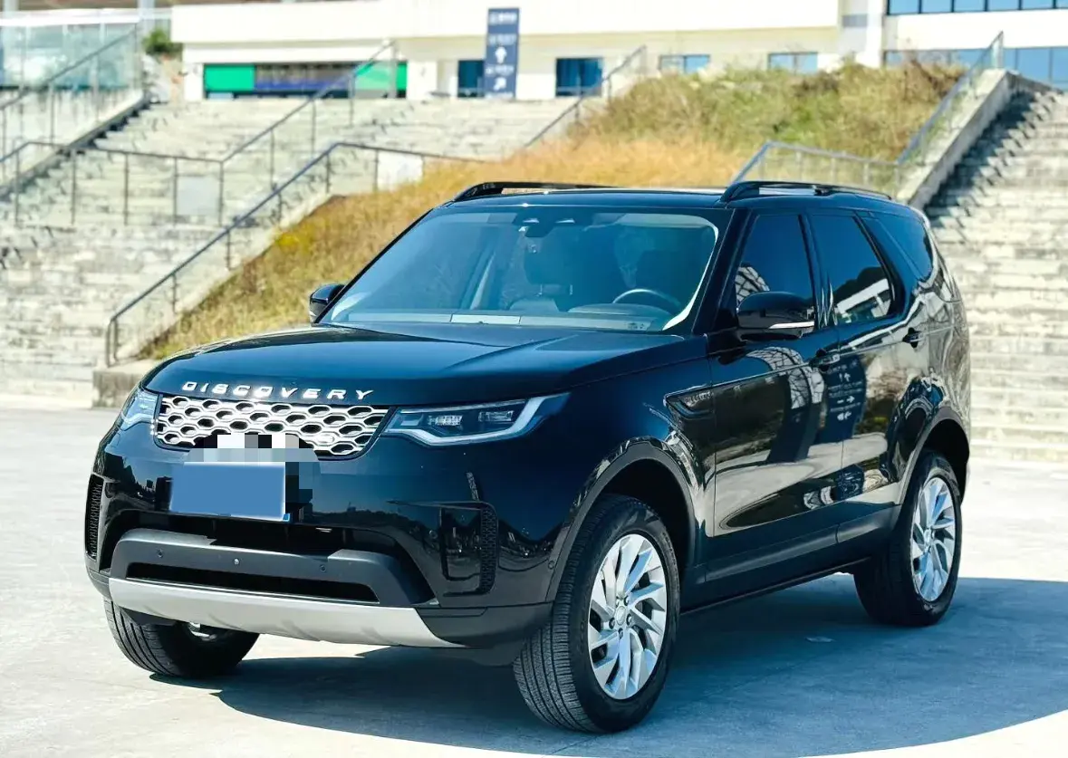 2023 LAND ROVER view 1