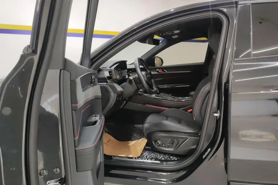 2020 LYNK&CO 05 thumbnail 4