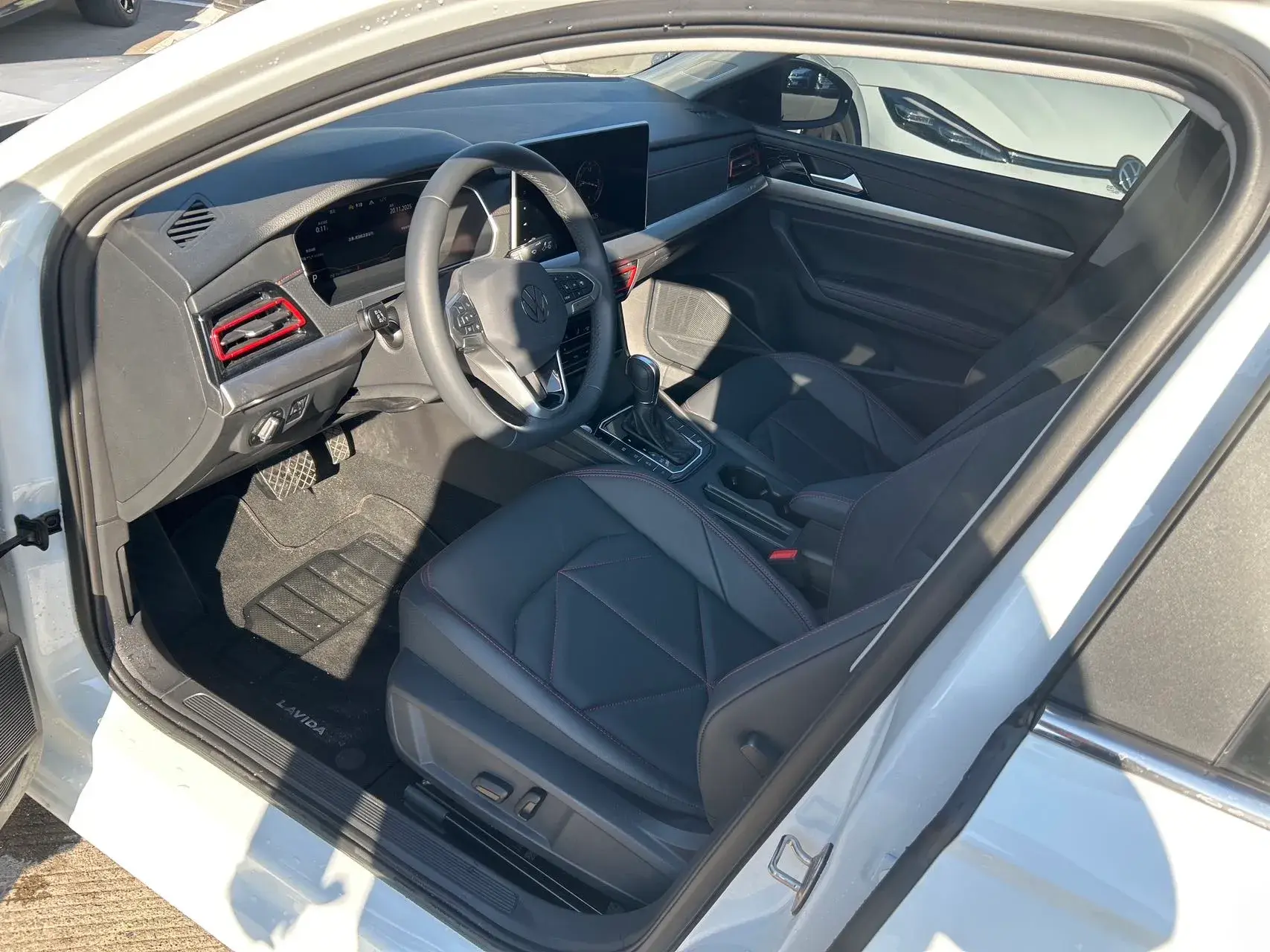 2024 VOLKSWAGEN LAVIDA thumbnail 3