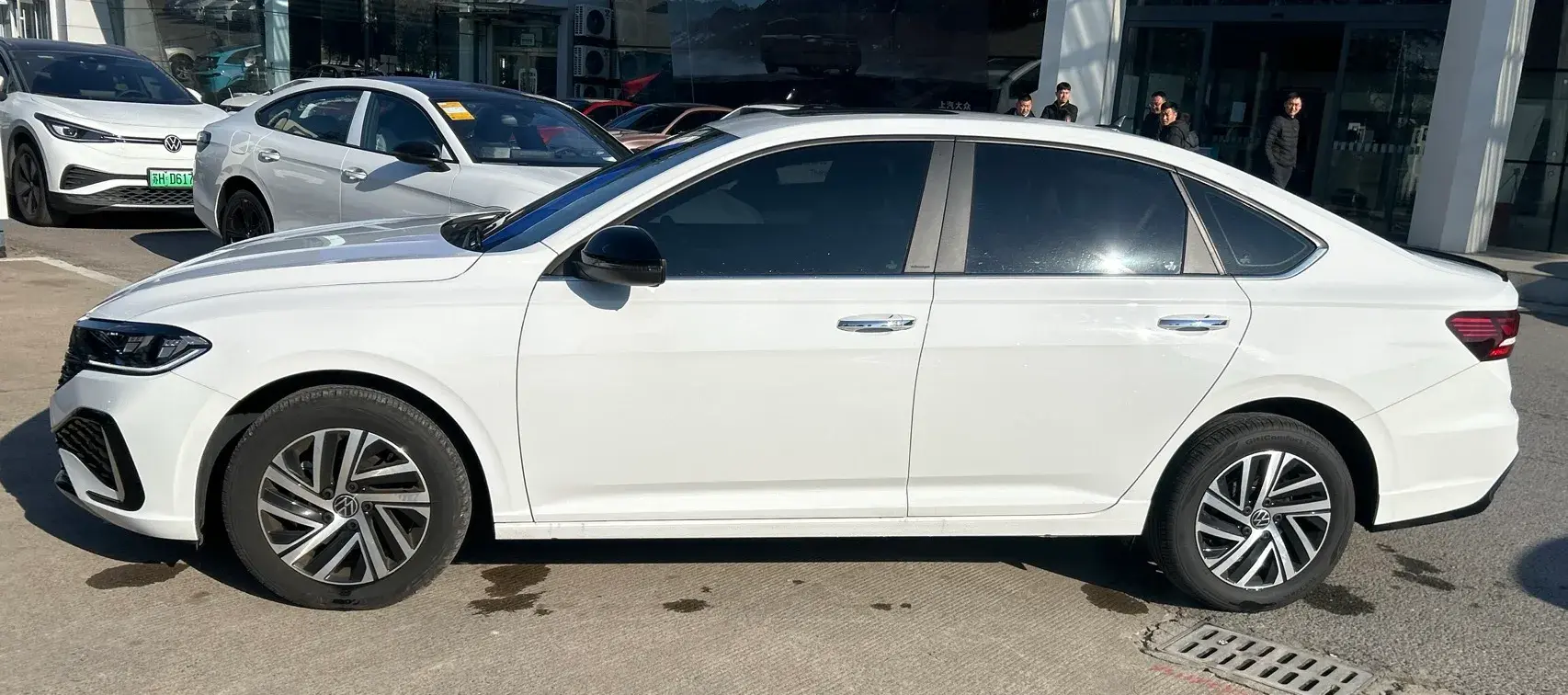 2024 VOLKSWAGEN LAVIDA thumbnail 2