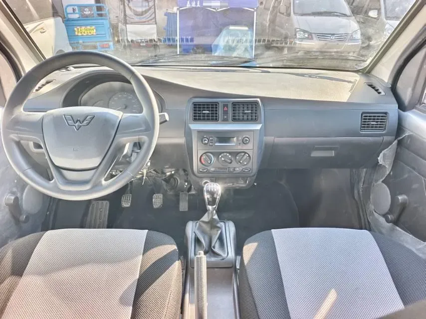 2021 WuLing RongGuang Mini Truck 1.2L 76HP L4 5MT,autocango,china used car exporter,china ev exporter,chinese used car exporter,chinese used ev exporter