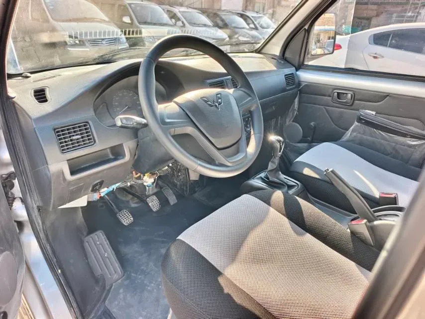 2021 WuLing RongGuang Mini Truck 1.2L 76HP L4 5MT,autocango,china used car exporter,china ev exporter,chinese used car exporter,chinese used ev exporter