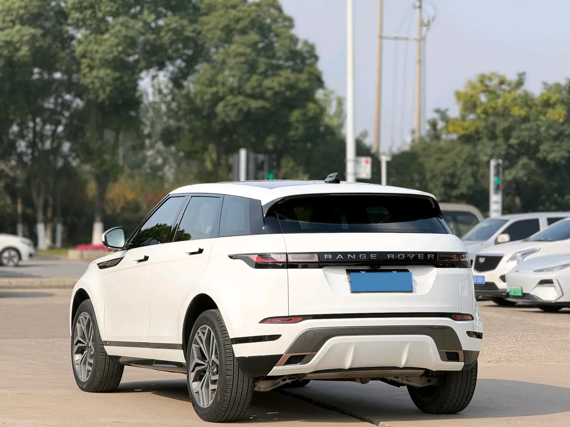2020 LAND ROVER thumbnail 3