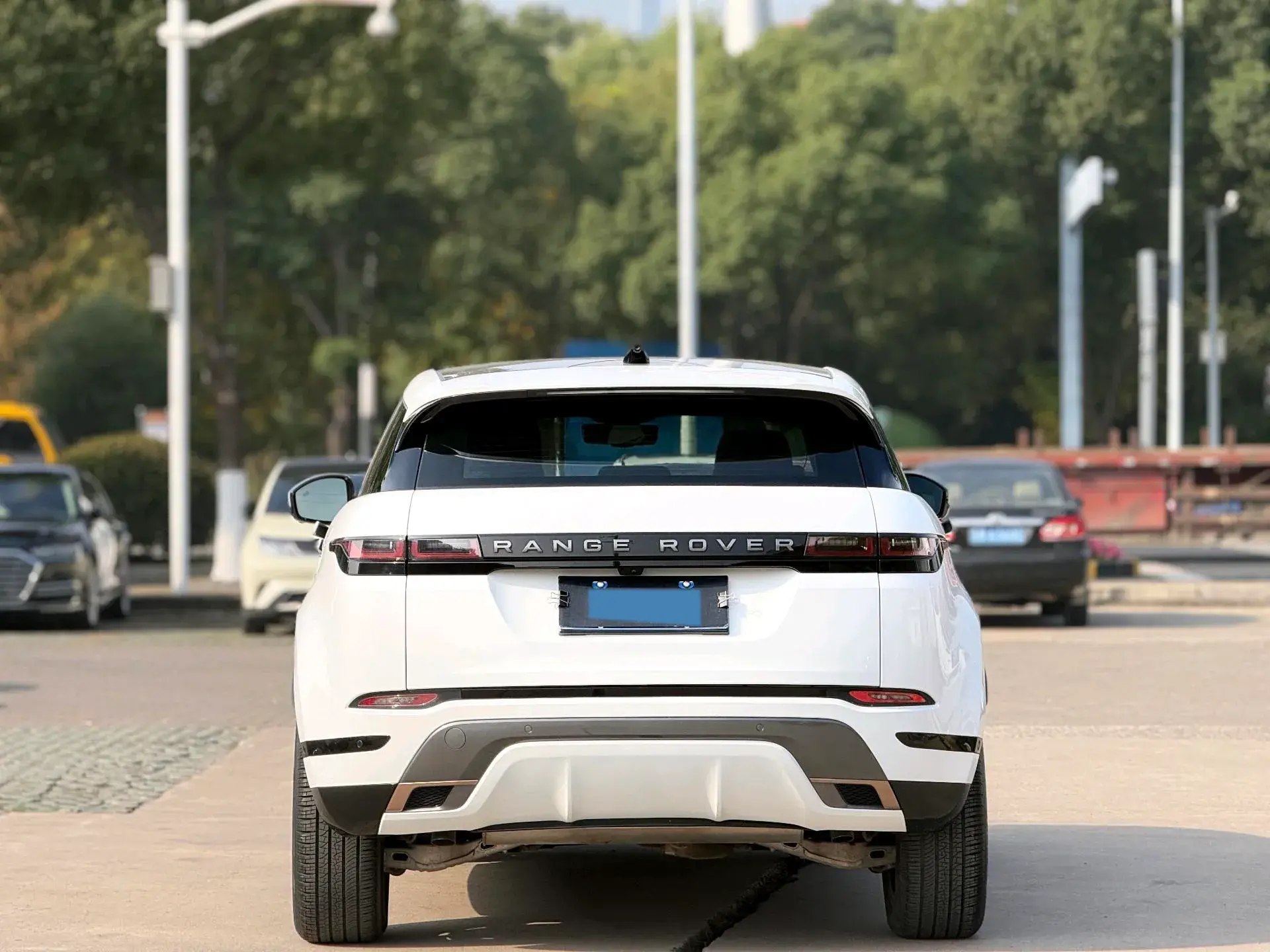 2020 LAND ROVER thumbnail 4