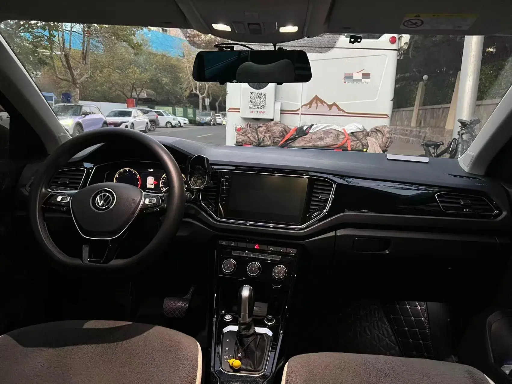 2022 VOLKSWAGEN T-ROC thumbnail 4