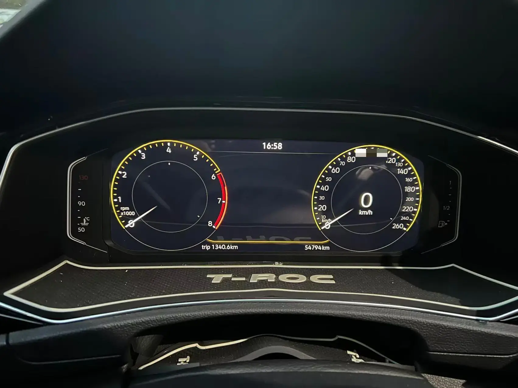 2022 VOLKSWAGEN T-ROC thumbnail 3