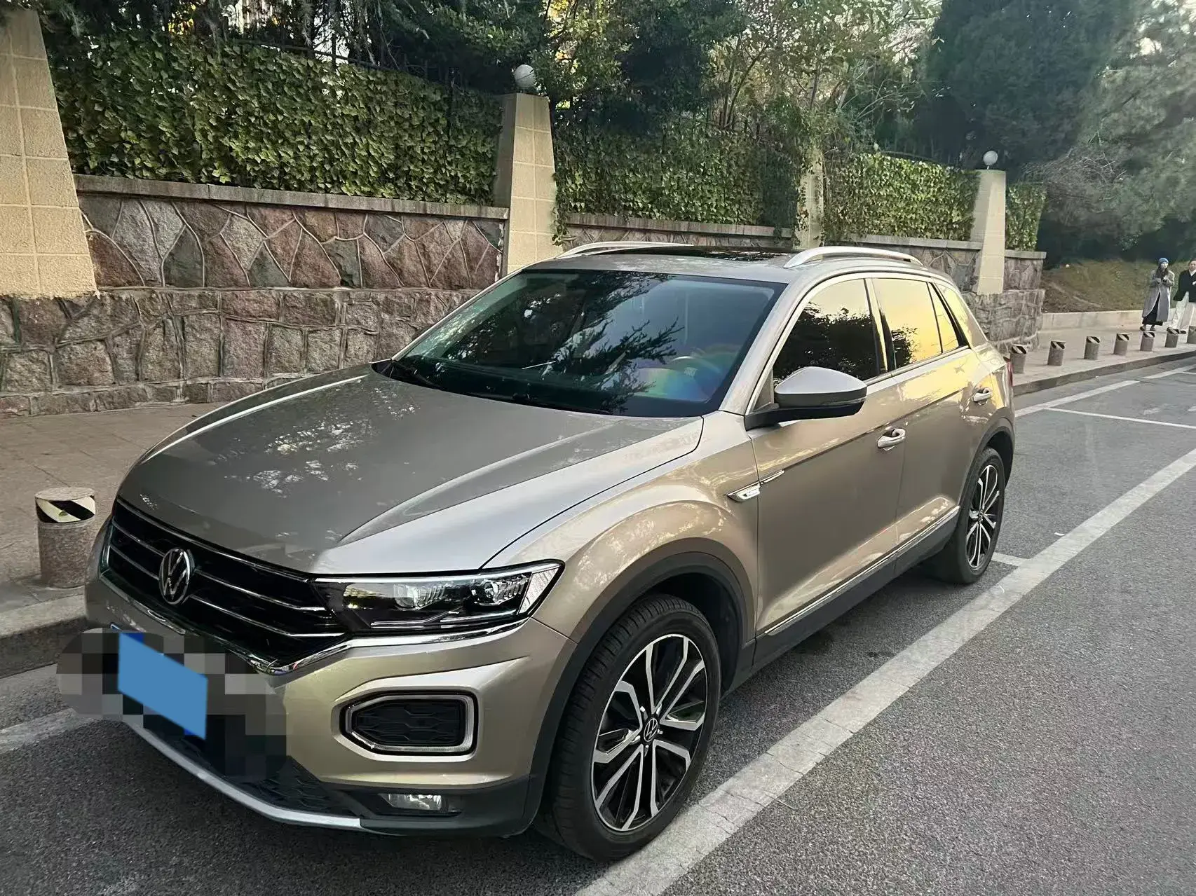 2022 VOLKSWAGEN T-ROC view 1