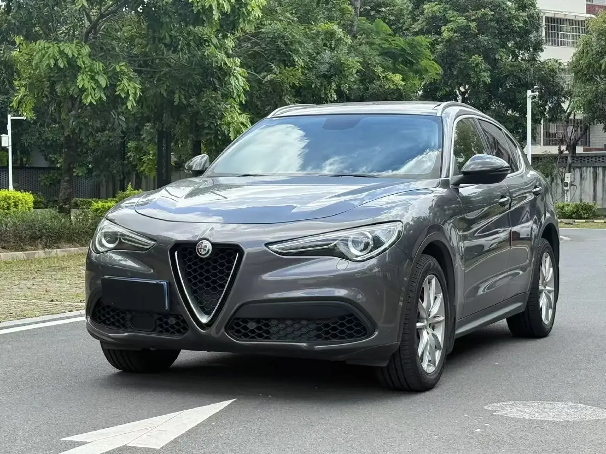 2017 Alfa Romeo Stelvio 2.0T 200HP L4 8AT