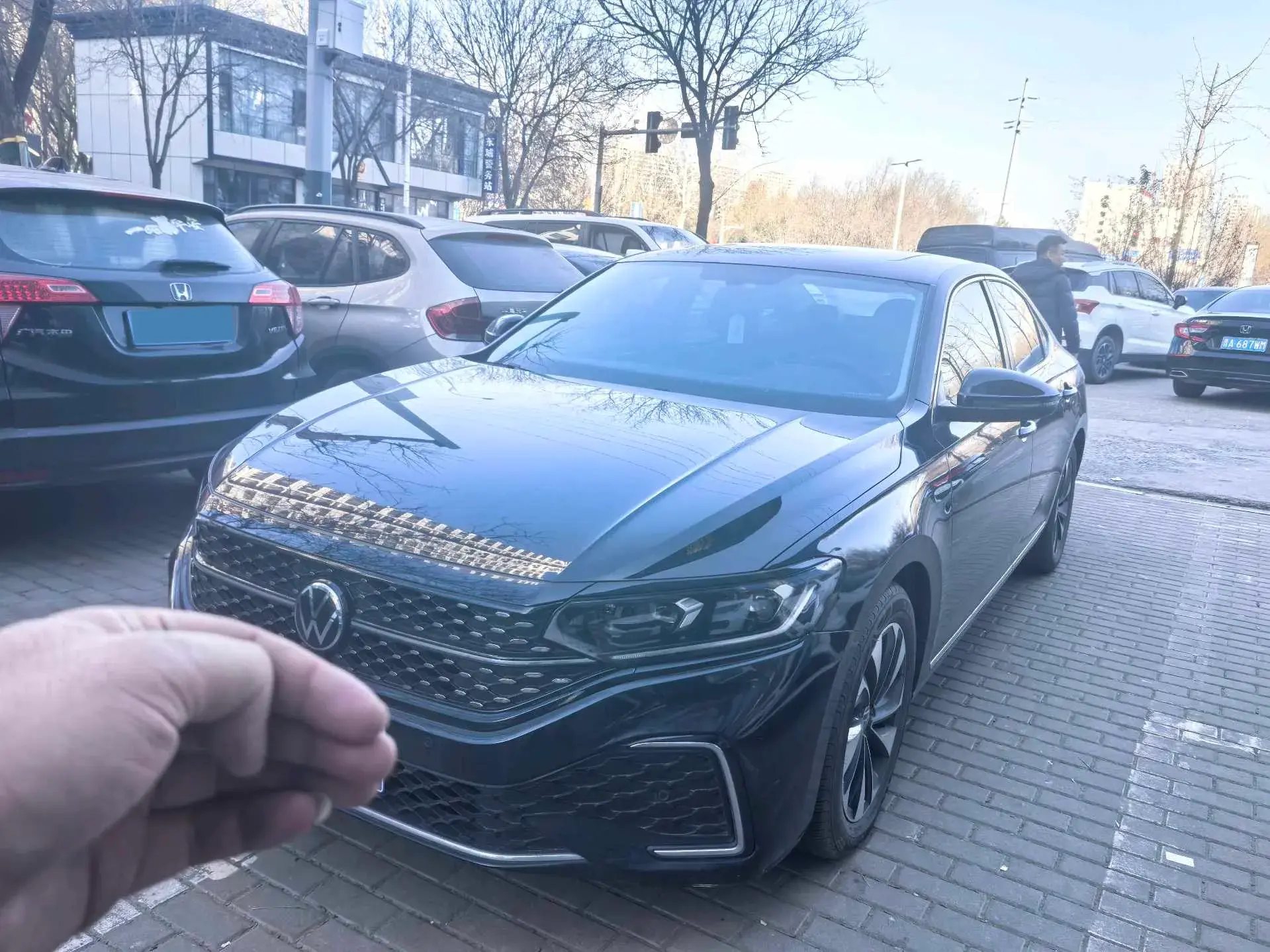 2021 VOLKSWAGEN PASSAT view 1