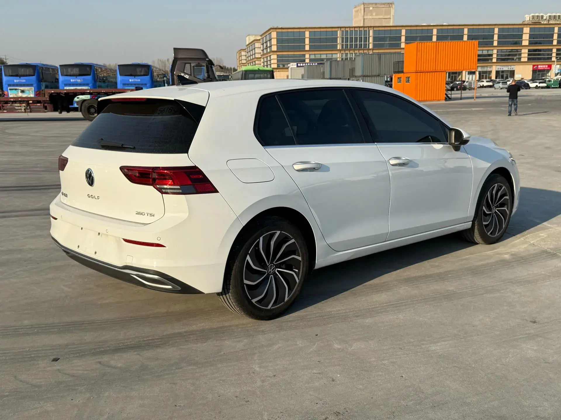 2021 VOLKSWAGEN GOLF thumbnail 3