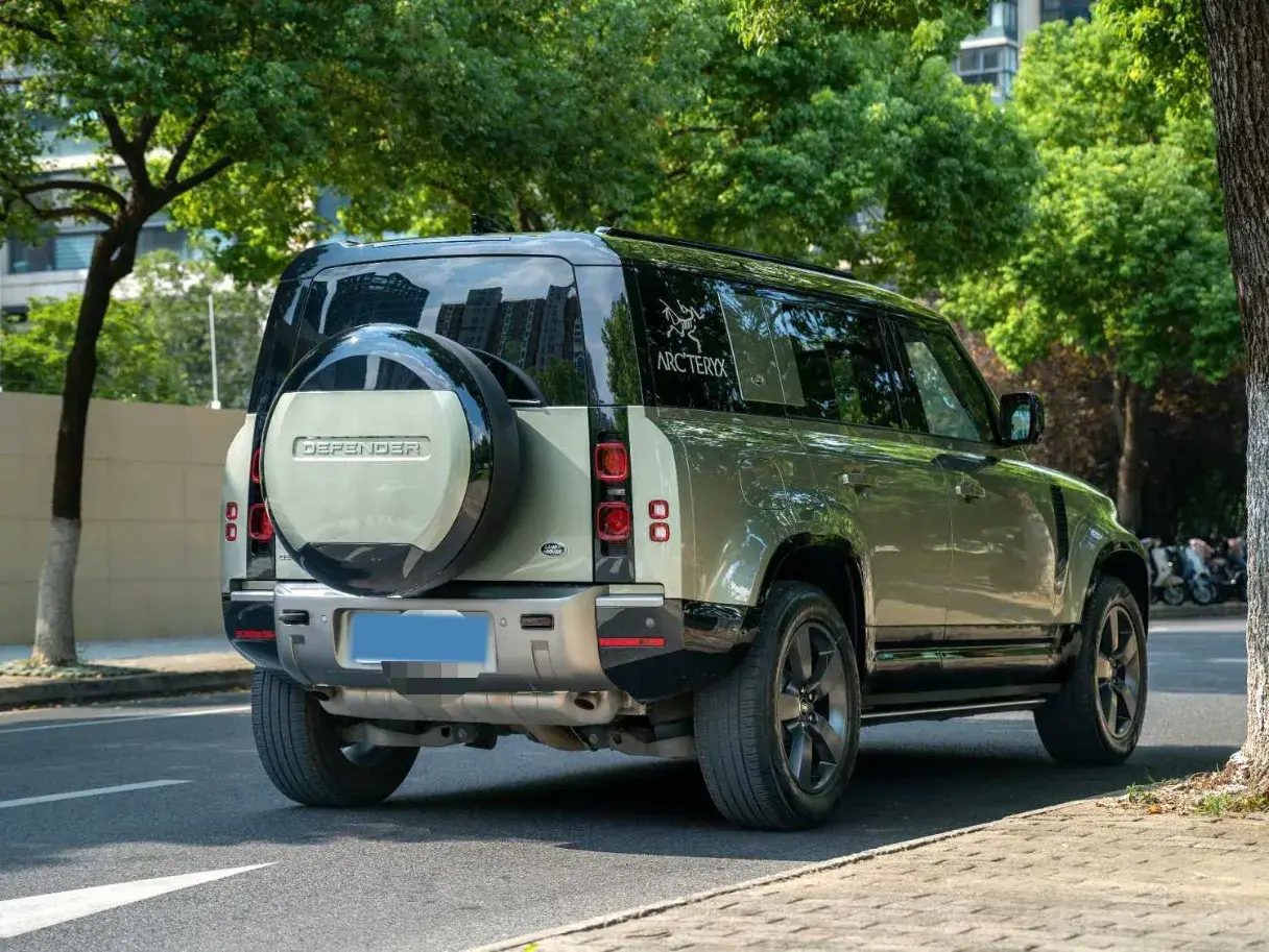 2024 LAND ROVER thumbnail 4