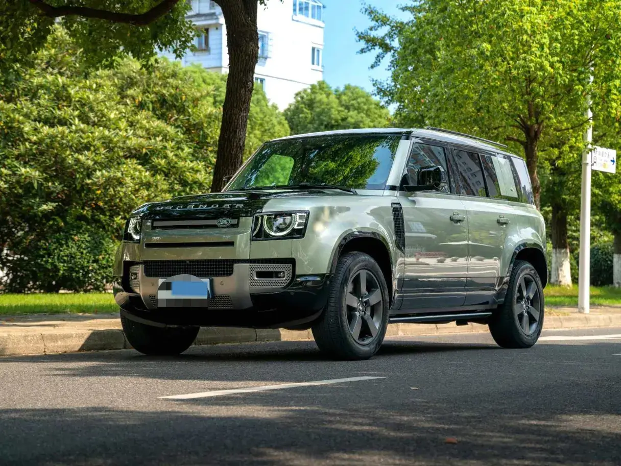 2024 LAND ROVER view 1