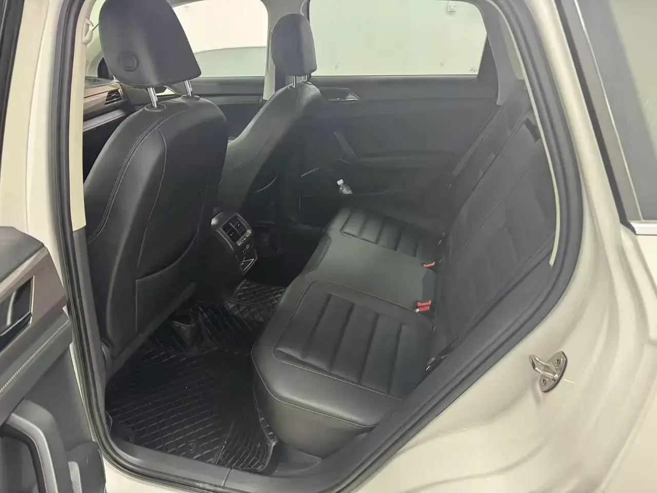 2021 VOLKSWAGEN THARU thumbnail 3