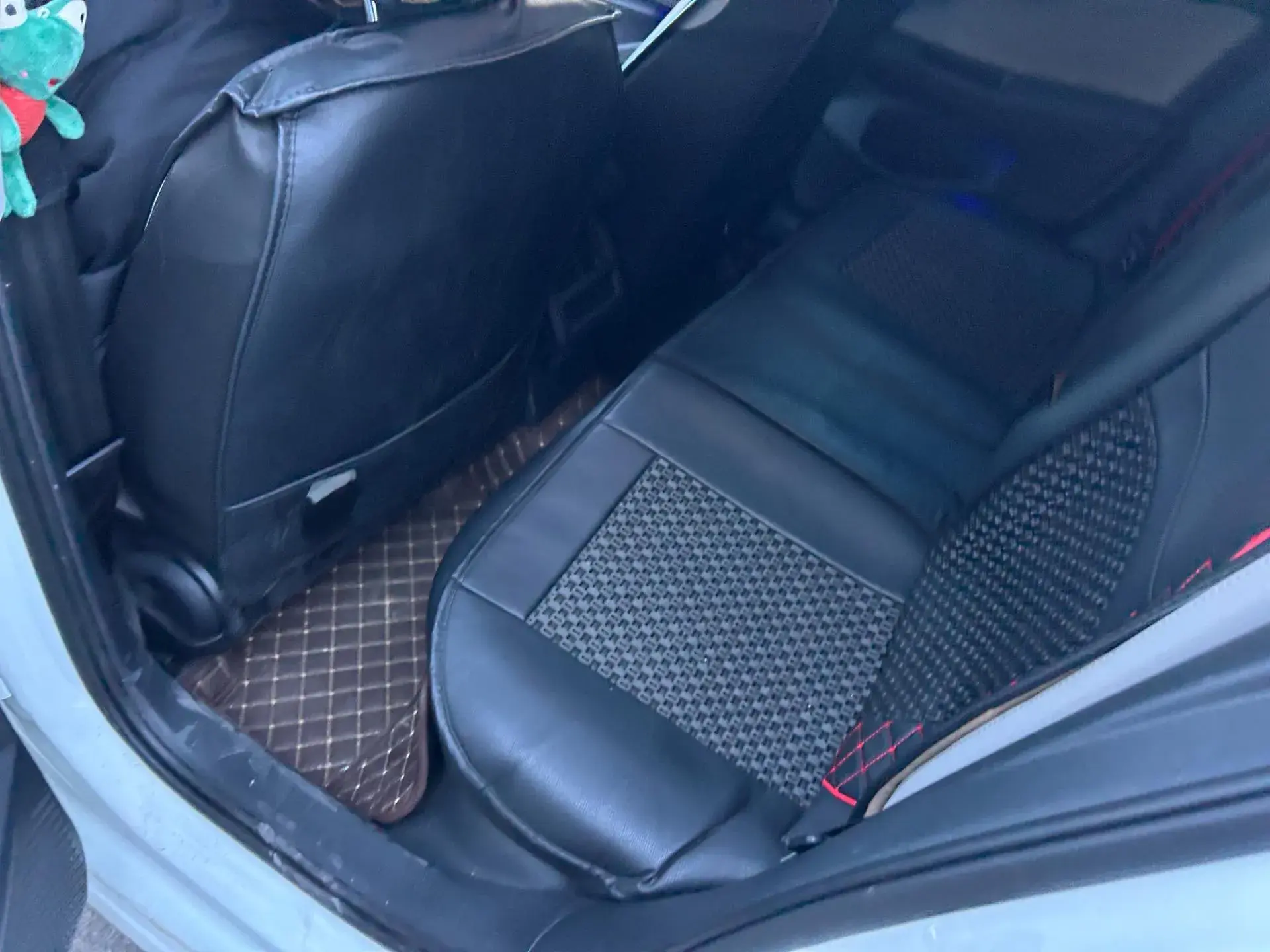 2021 VOLKSWAGEN THARU thumbnail 4