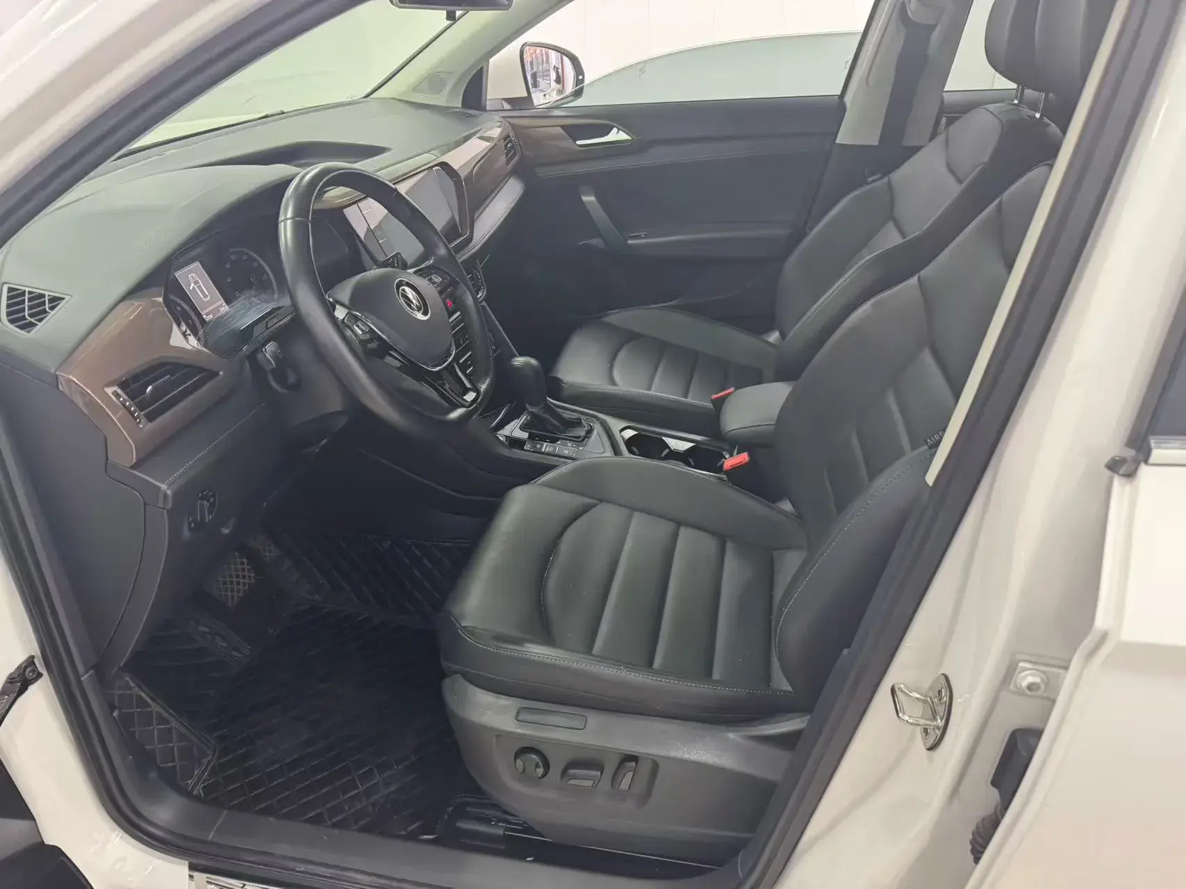 2021 VOLKSWAGEN THARU thumbnail 2