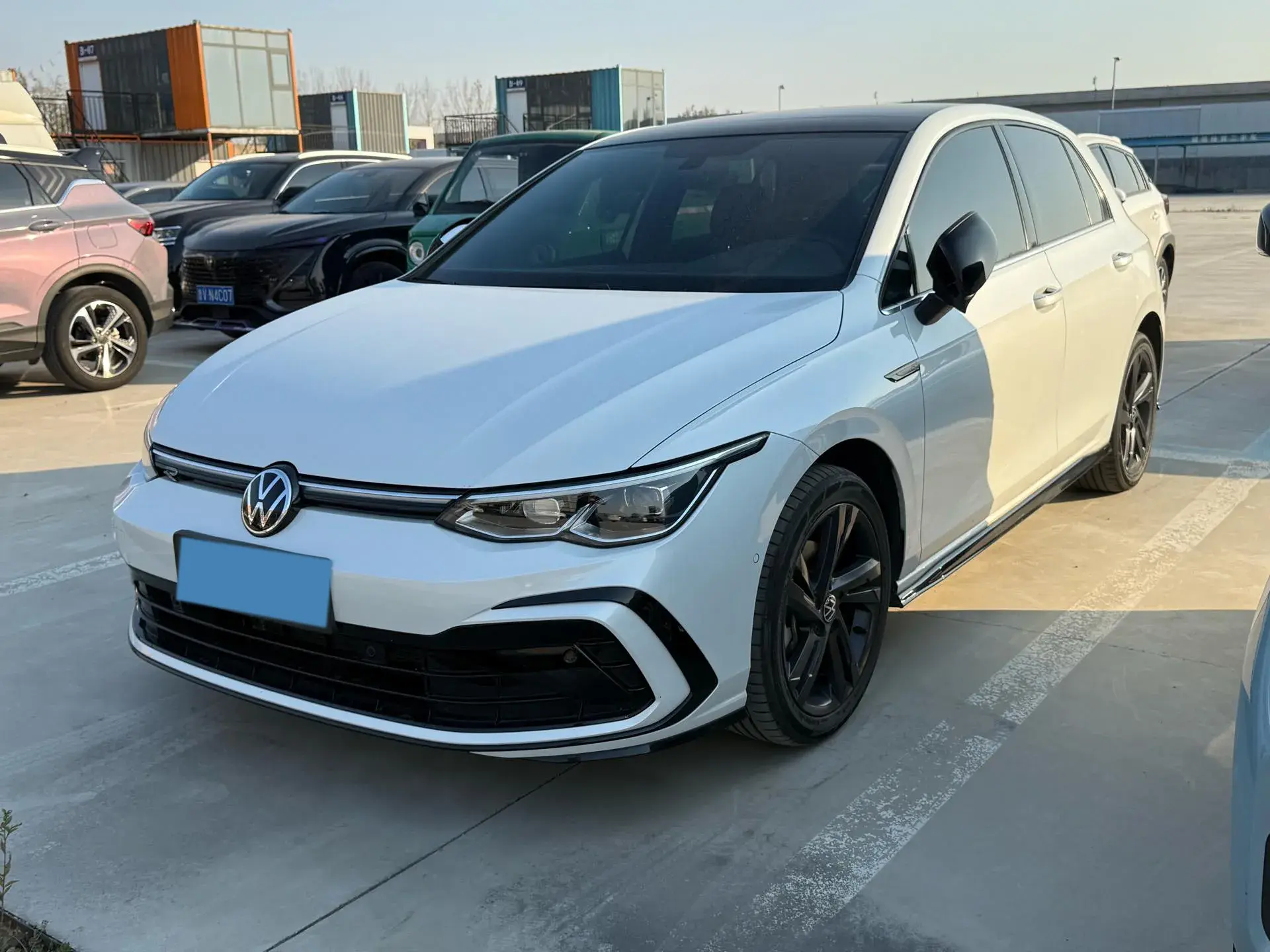 2023 VOLKSWAGEN GOLF view 1