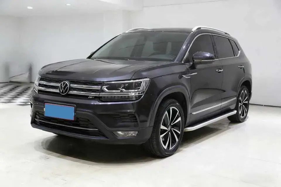 2021 VOLKSWAGEN THARU view 1