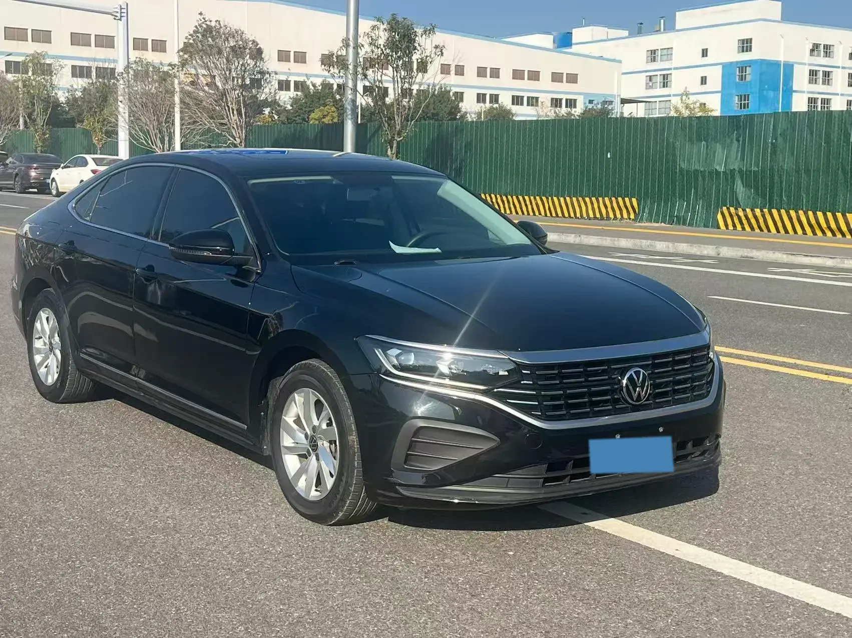 2022 VOLKSWAGEN PASSAT thumbnail 3