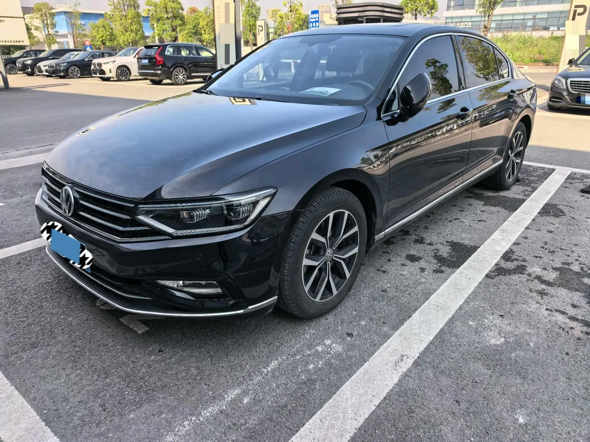 2020 VOLKSWAGEN MAGOTAN view 1