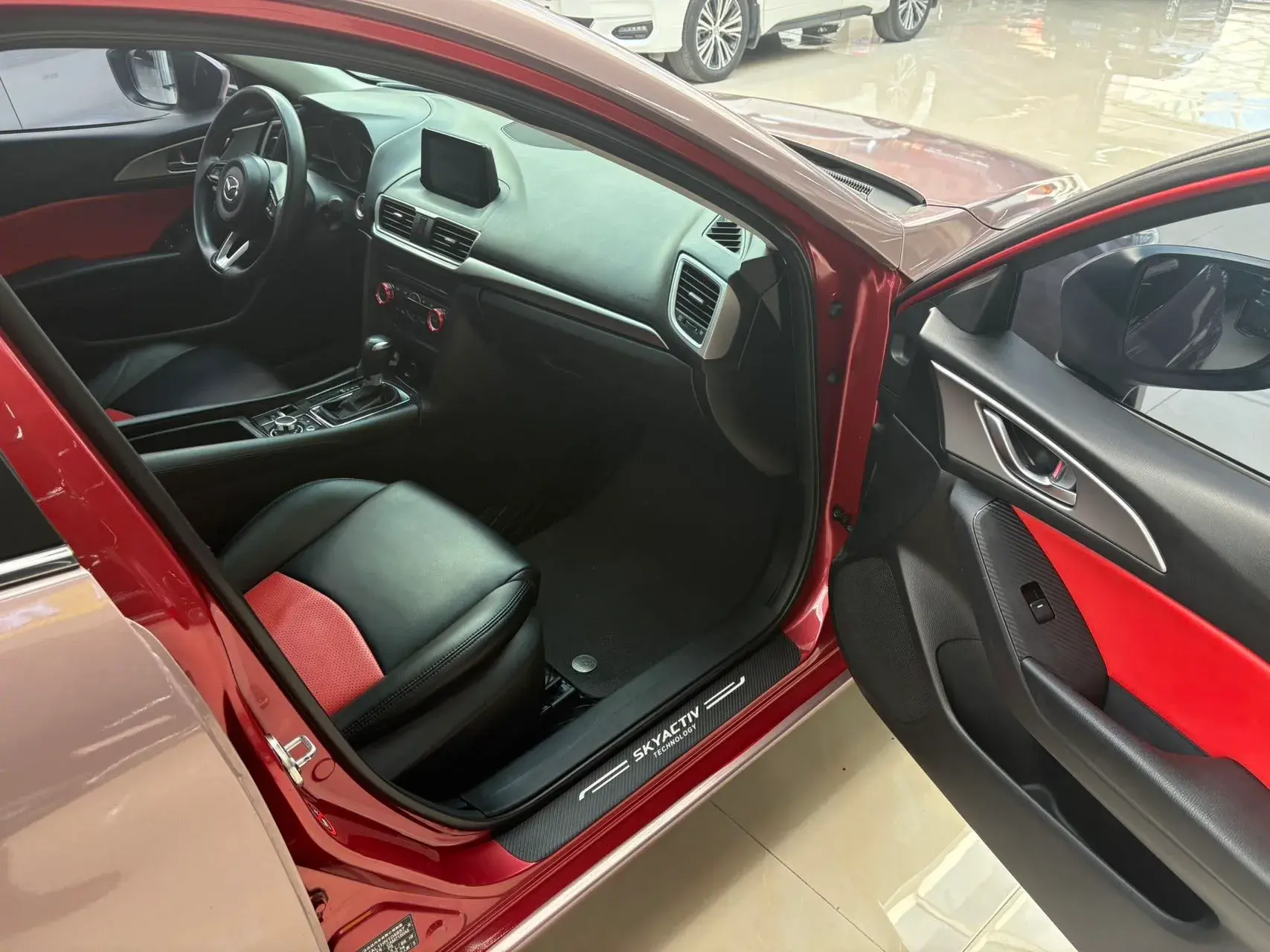 2017 MAZDA 3 thumbnail 4