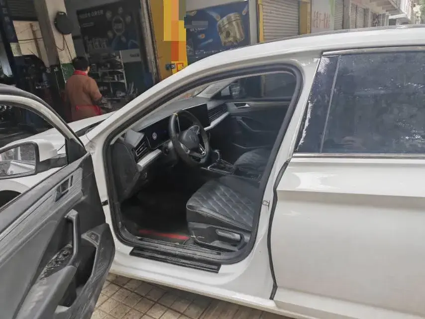 2024 VOLKSWAGEN SAGITAR thumbnail 2