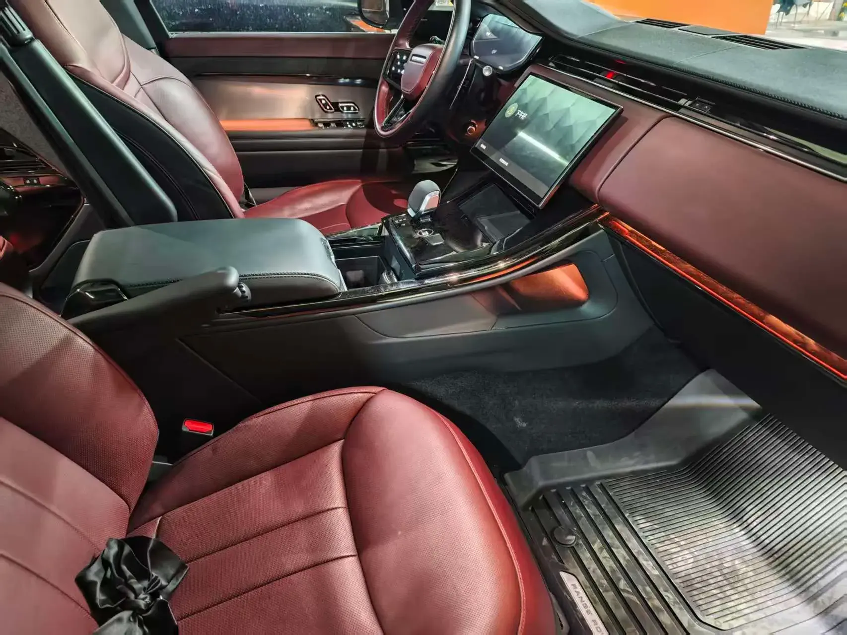 2024 LAND ROVER thumbnail 3