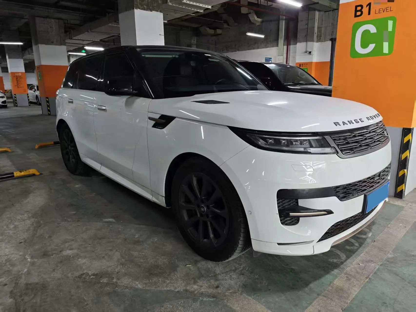 2024 LAND ROVER thumbnail 2