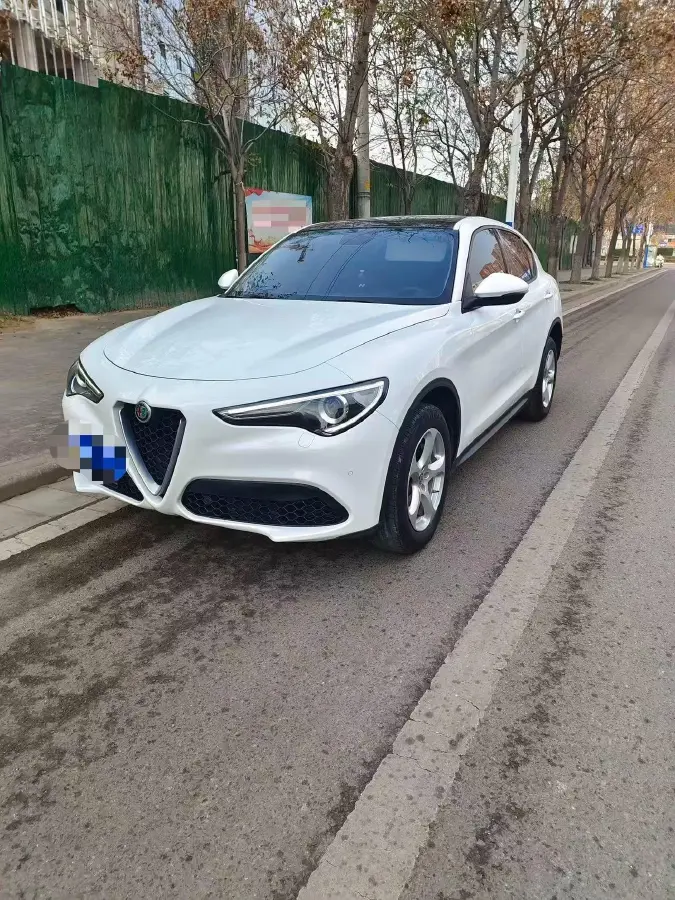 2017 Alfa Romeo Stelvio 2.0T 200HP L4 8AT