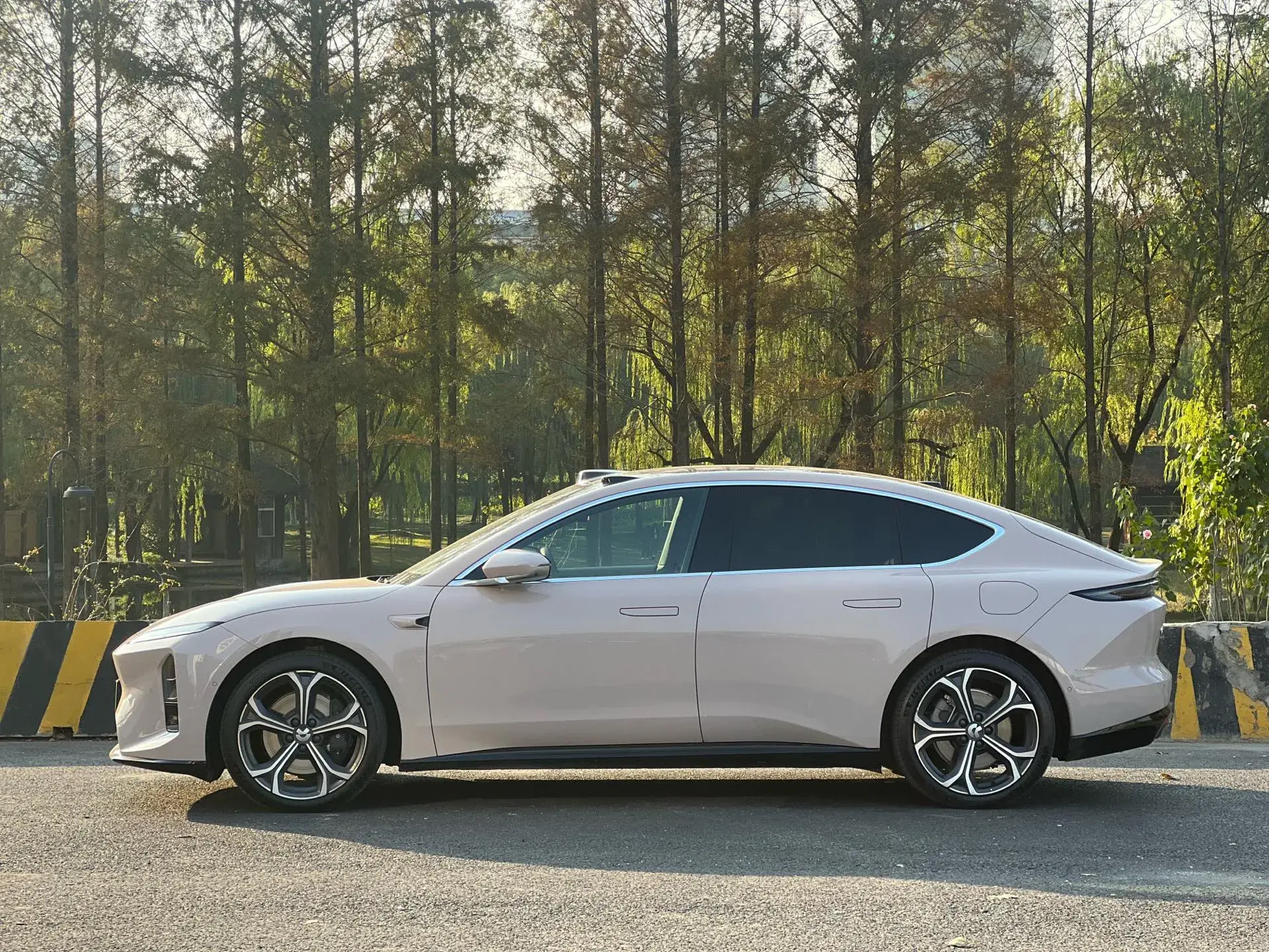 2025 NIO ET5 thumbnail 3