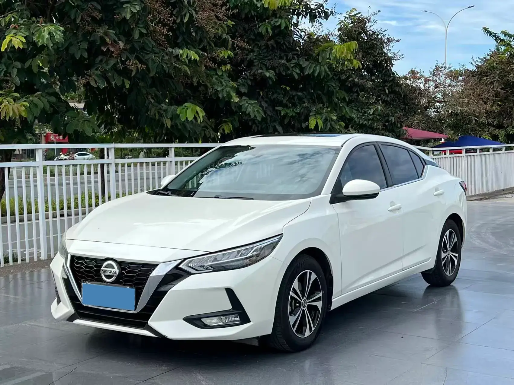 2022 NISSAN SYLPHY view 1