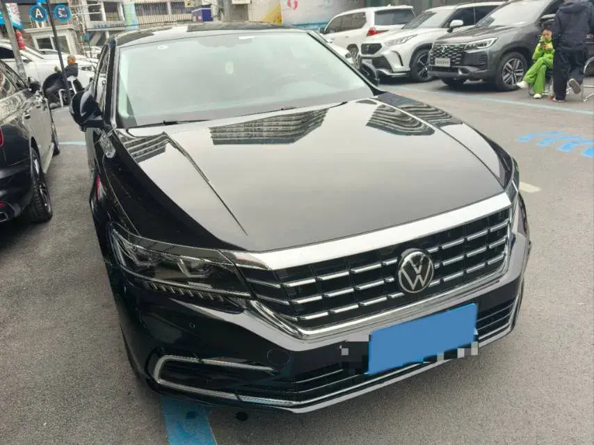 2021 VOLKSWAGEN PASSAT thumbnail 3