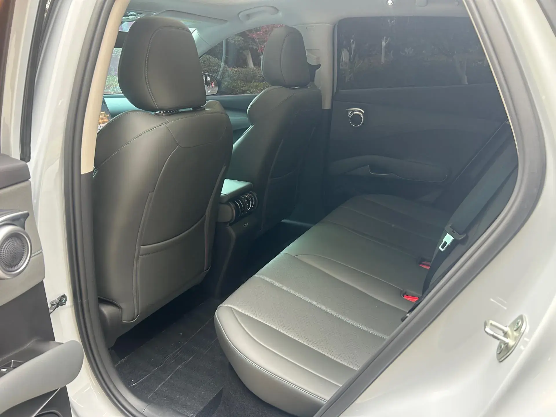 2025 BYD YUAN thumbnail 4