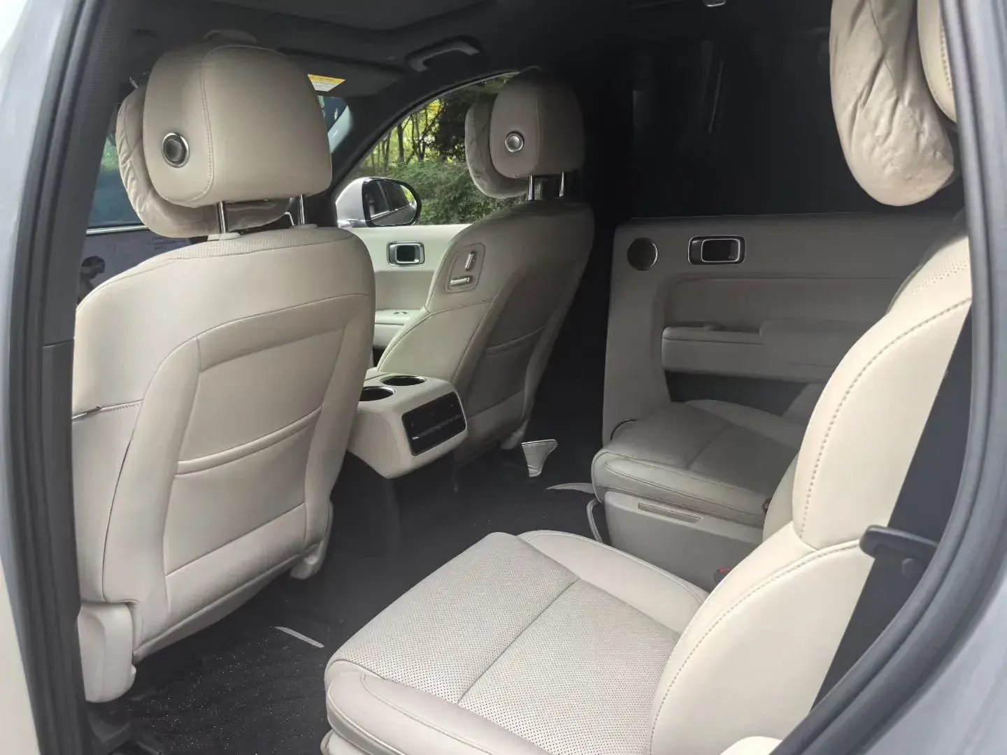 2023 LI L8 thumbnail 4